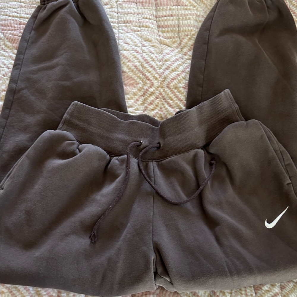 Nike Women’s Dark Brown Sweatpants